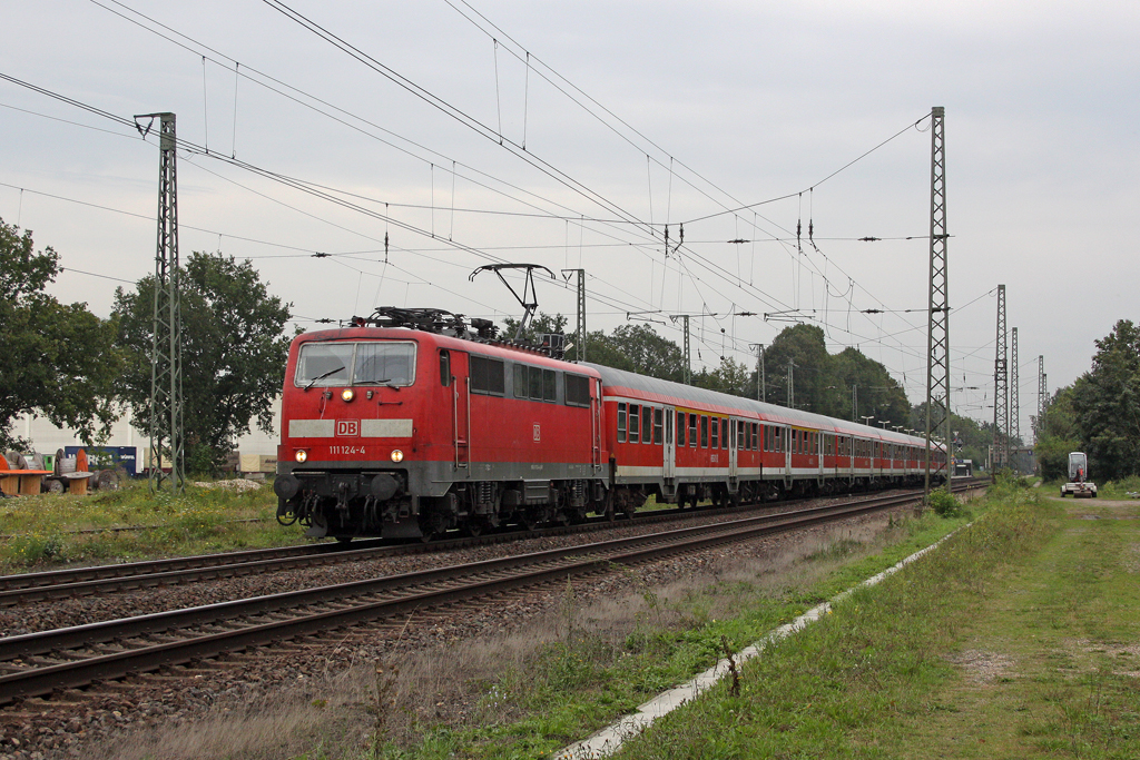 Die 111 124-4 in Empel-Rees am 25,08,11