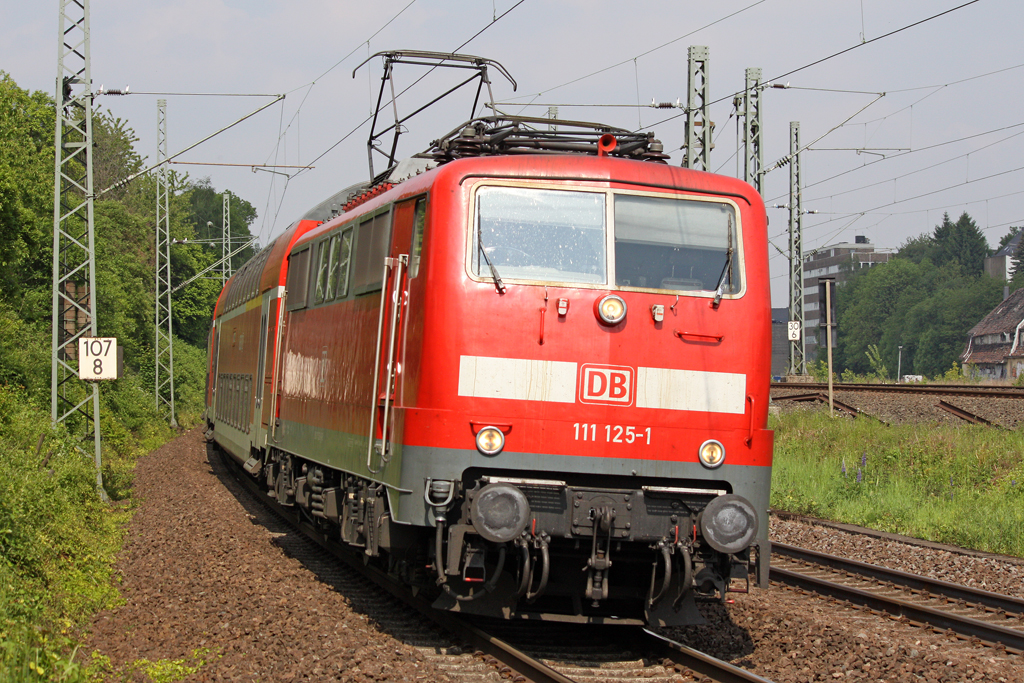 Die 111 125-1 in Wuppertal Vohwinkel am 27,05,10