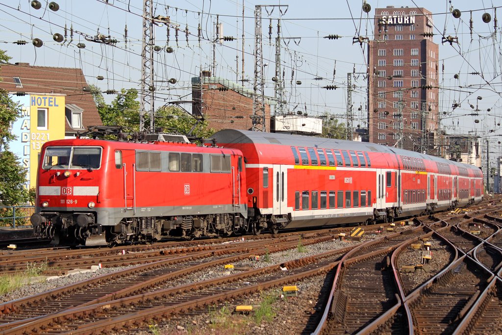 Die 111 126-9 in K�ln Hbf am 05,06,10