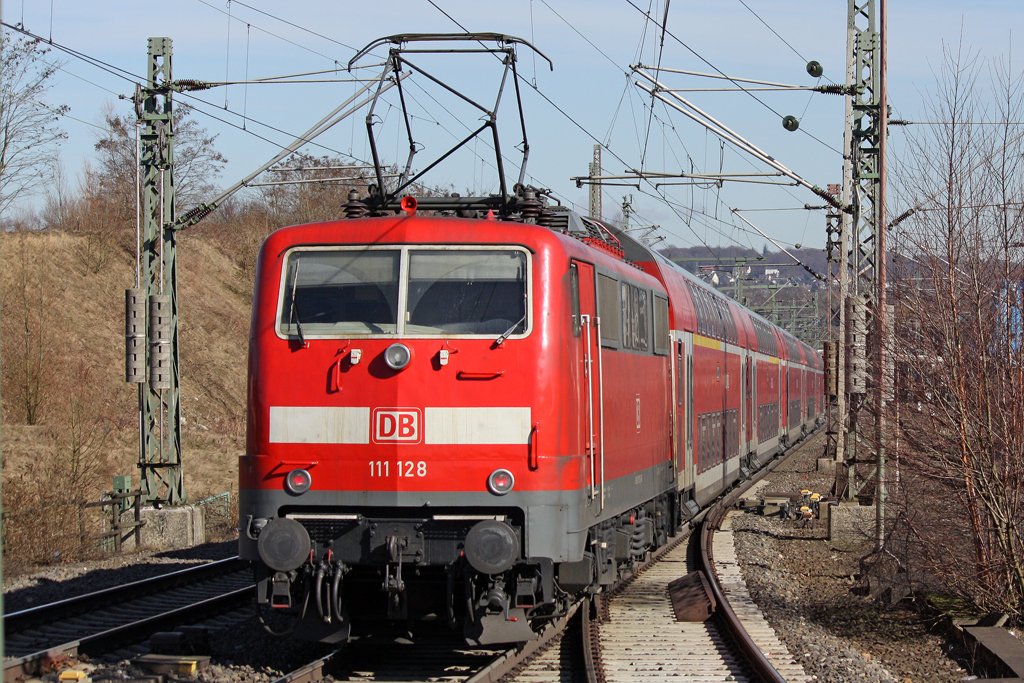 Die 111 128 in Wuppertal Vohwinkel am 03,03,10