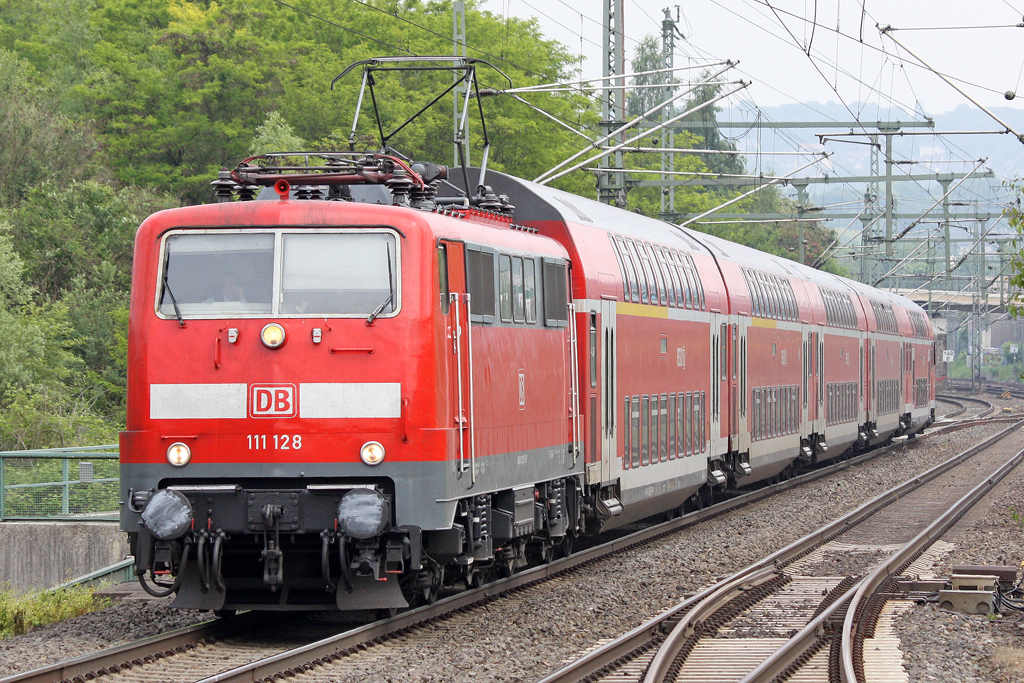 Die 111 128 in Wuppertal Vohwinkel am 27,05,10