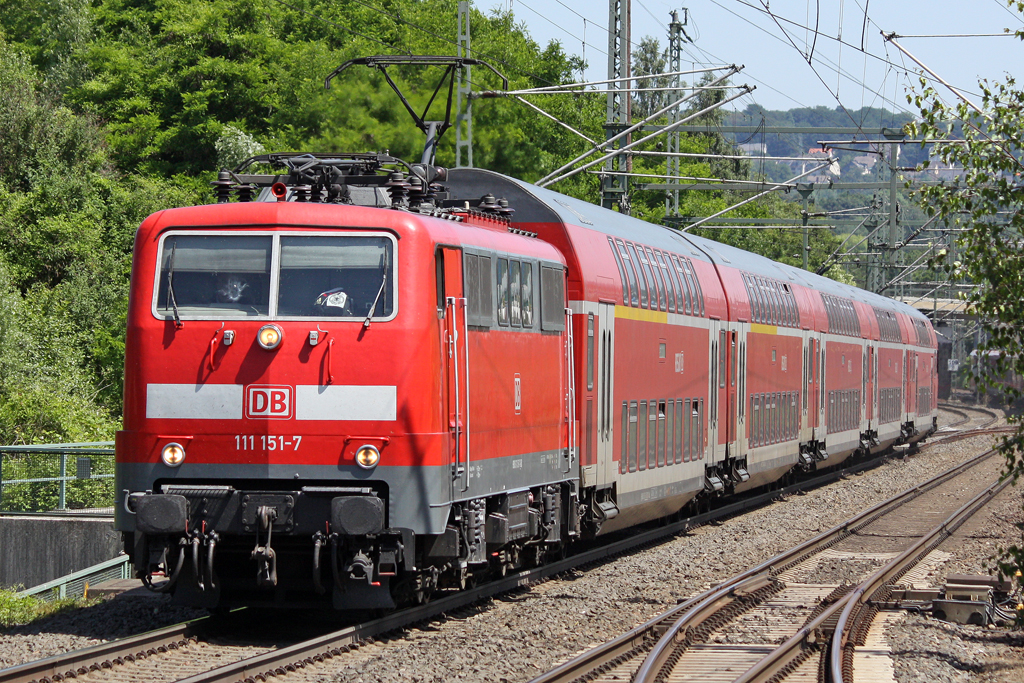 Die 111 151-7 in Wuppertal Vohwinkel am 16,06,10