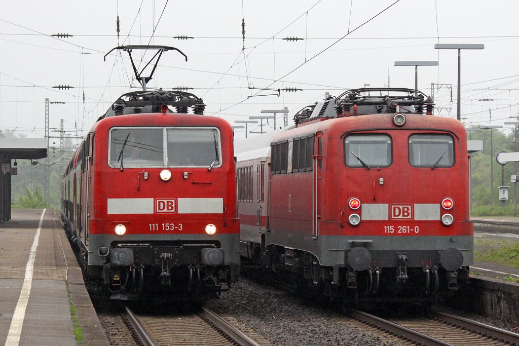 Die 111 153-3 und 115 261-0 in Wuppertal Vohwinkel am 31,05,10