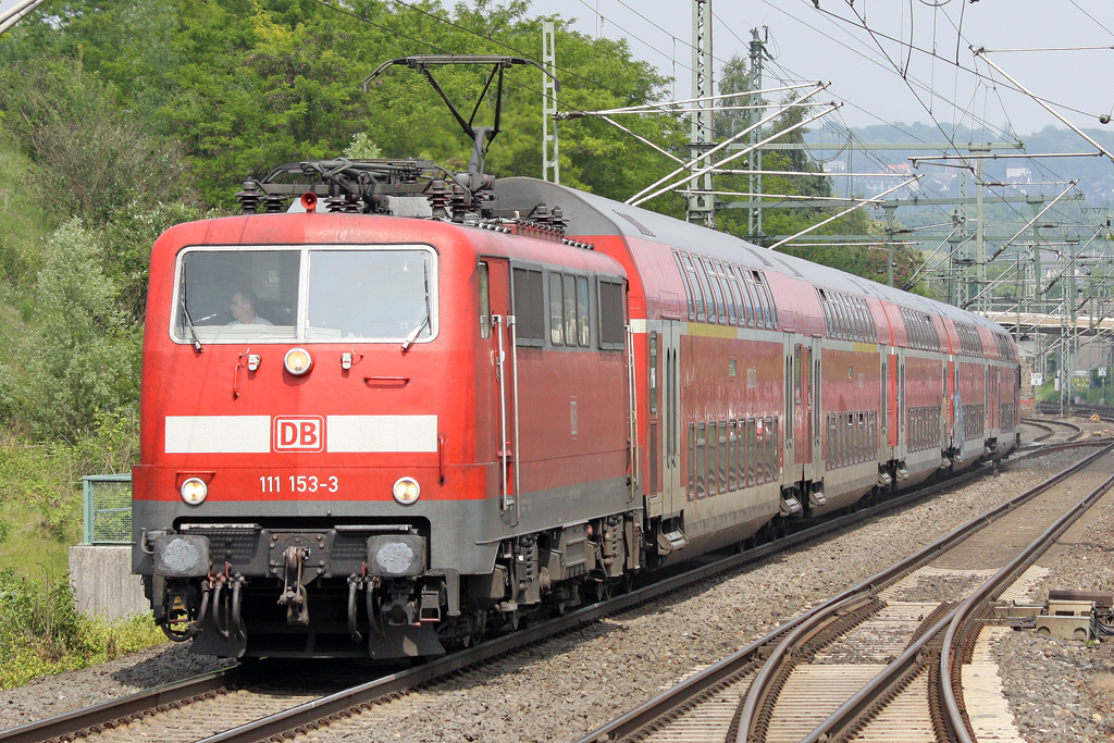Die 111 153-3 in Wuppertal Vohwinkel am 27,05,10