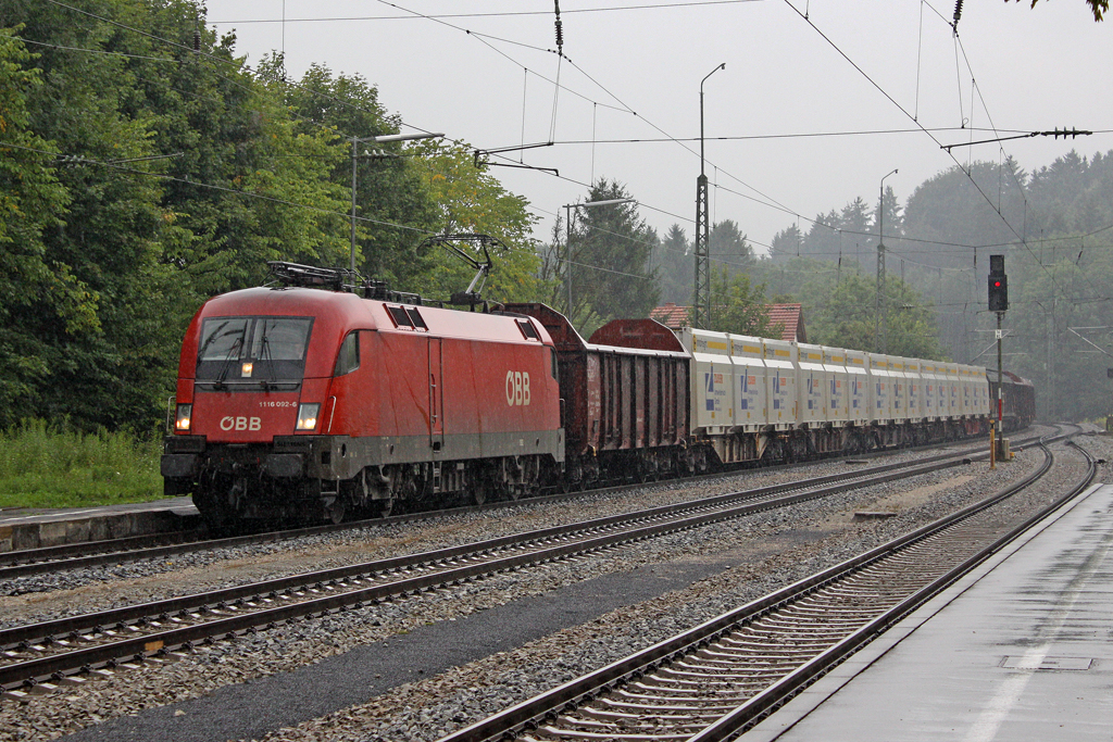 Die 1116 092-6 in A�ling (Oberbay) am 30,07,11 