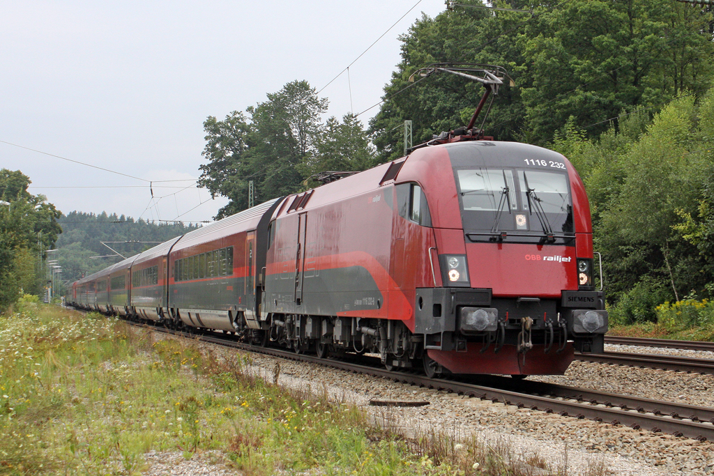 Die 1116 232 in A�ling (Oberbay) am 30,07,11 