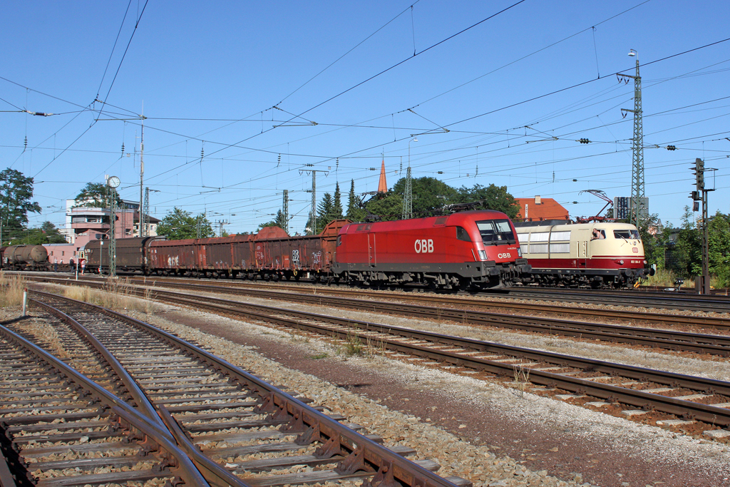 Die 1116 278-5 neben 103 184-8 in Traunstein am 01,08,10