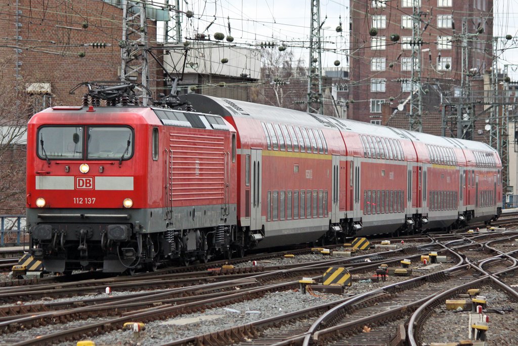 Die 112 137 in K�ln Hbf am 28,02,10