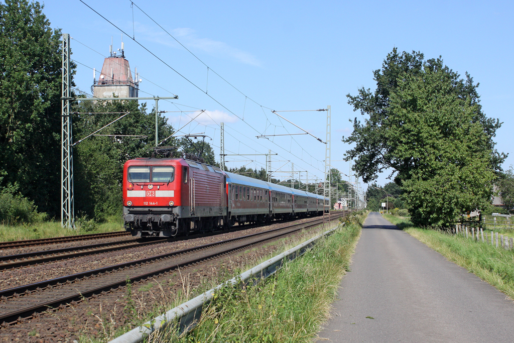 Die 112 144-1 in Brokstedt am 02,08,11