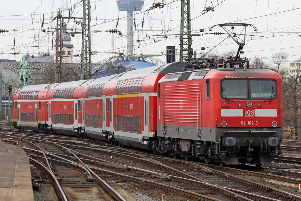 Die 112 162-3 in K�ln Deutz am 07,04,10
