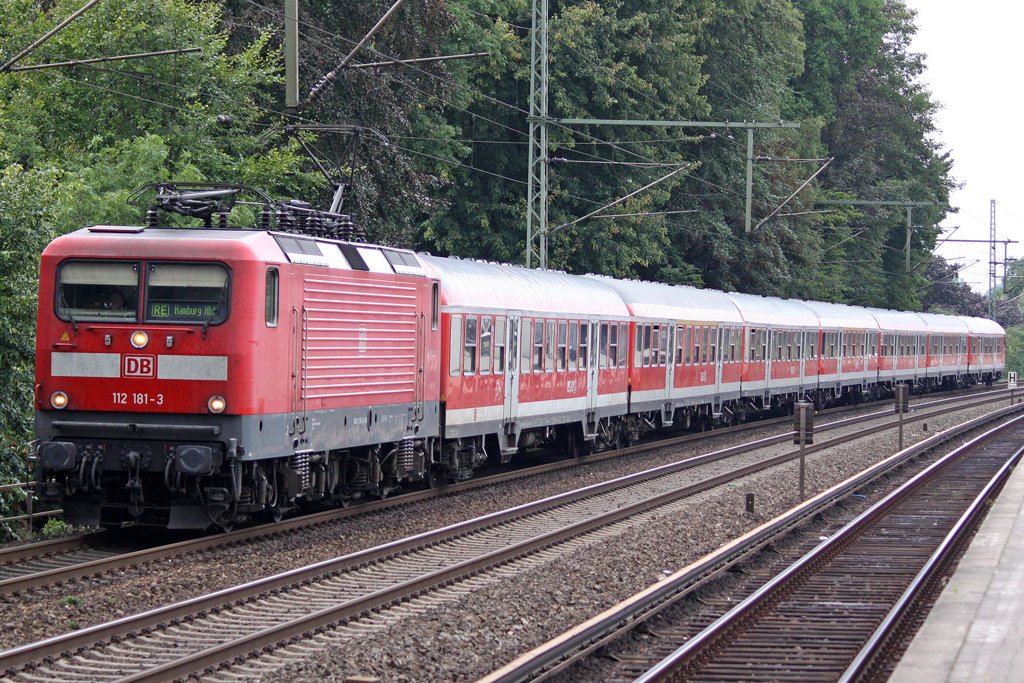Die 112 181-3 in Halstenbek , am 28,08,09 