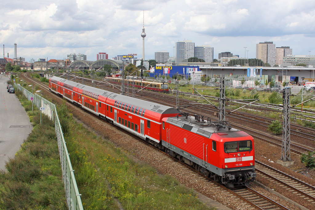 Die 112 186 in Berlin Warschauer Stra�e am 08,08,11 