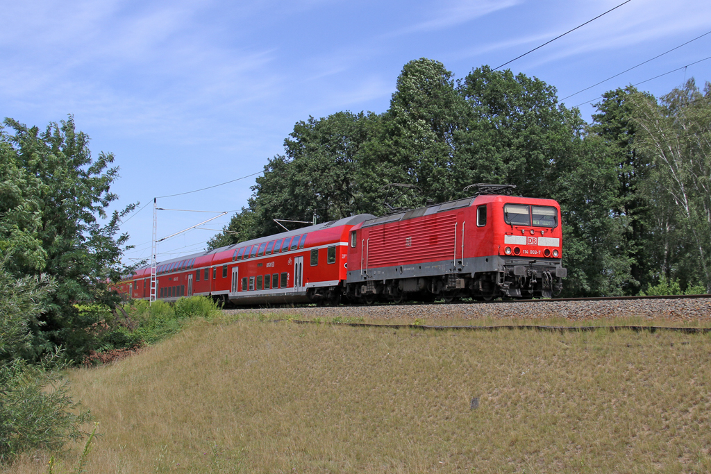 Die 114 003-7 als RE1 nach Frankfurt (Oder) in Erkner am 24,07,12