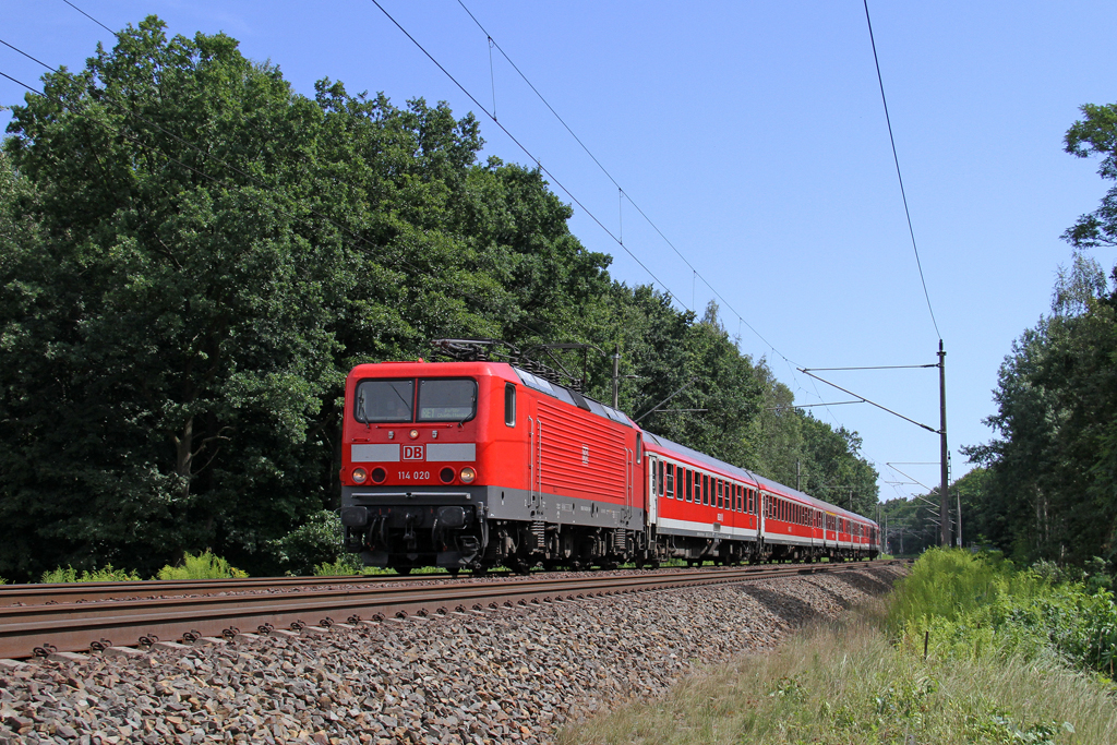 Die 114 020 als RE1 nach Berlin-Charlottenburg in Erkner am 24,07,12