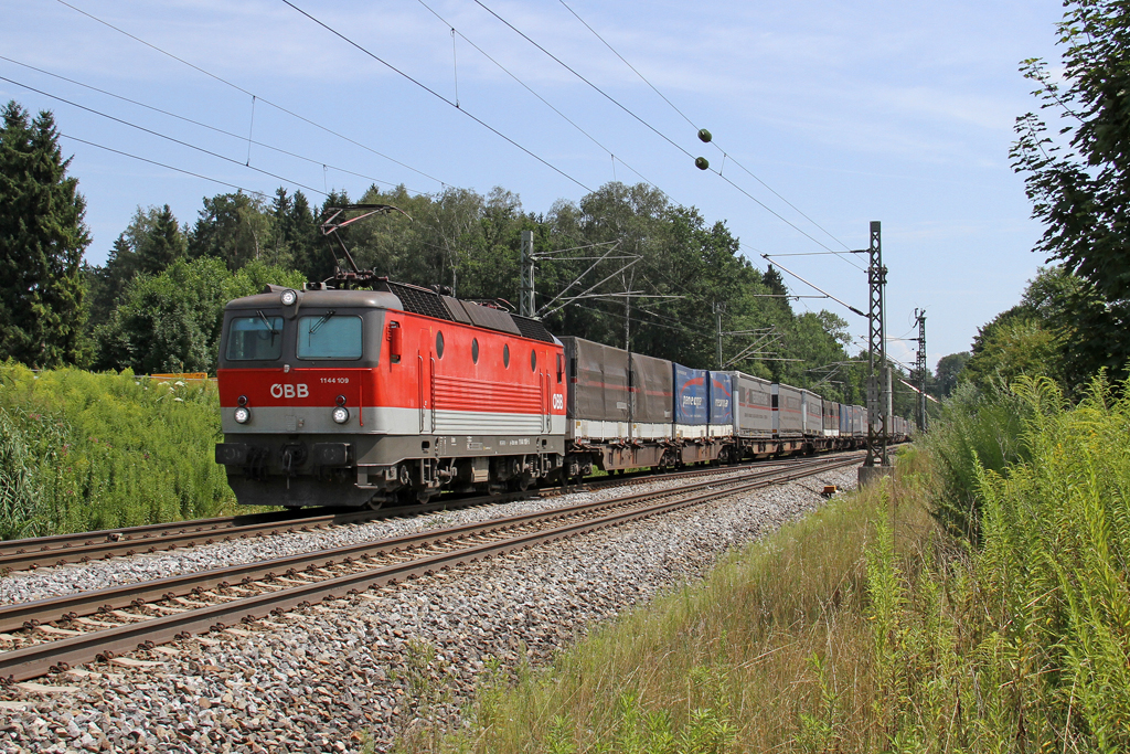 Die 1144 109 in Gro�karolinenfeld am 02,08,12