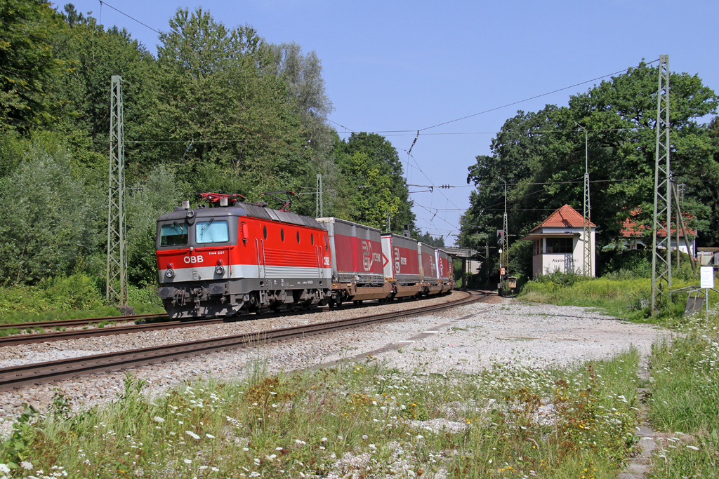 Die 1144 207 in A�ling (Oberbay) am 02,08,12