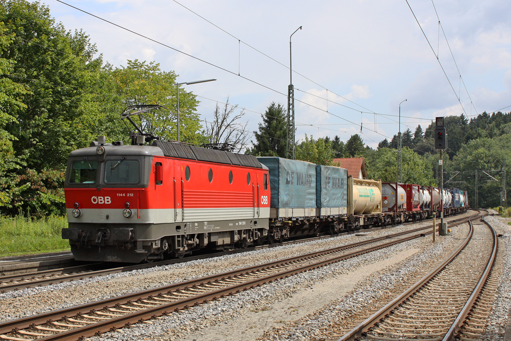 Die 1144 212 in A�ling (Oberbay) am 29,07,11