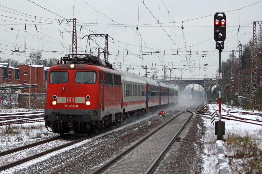 Die 115 459-0 als IC 2863 richtung Hamm in Wuppertal Vohwinkel am 30,11,10