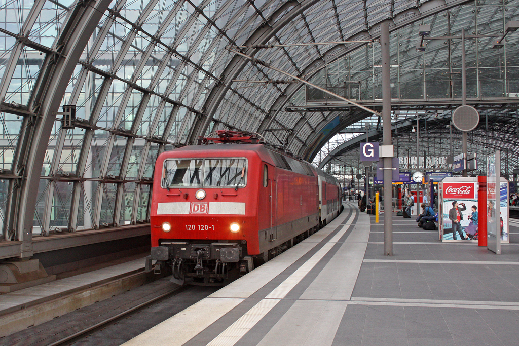 Die 120 120-1 in Berlin Hbf am 17,08,11