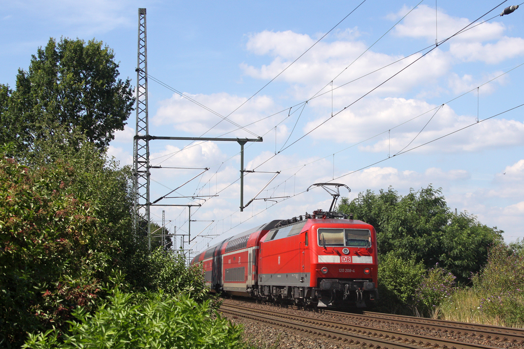 Die 120 208-4 in Porz Wahn am 15,07,11