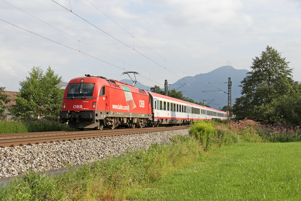 Die 1216 011 in Raubling am 03,08,12 