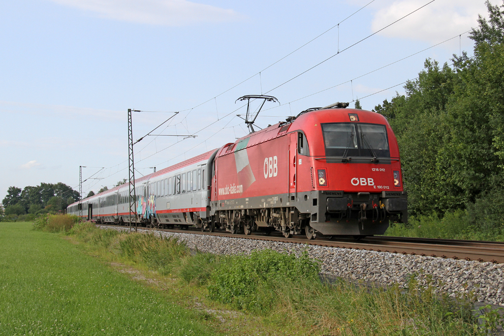 Die 1216 012 in Raubling am 03,08,12 
