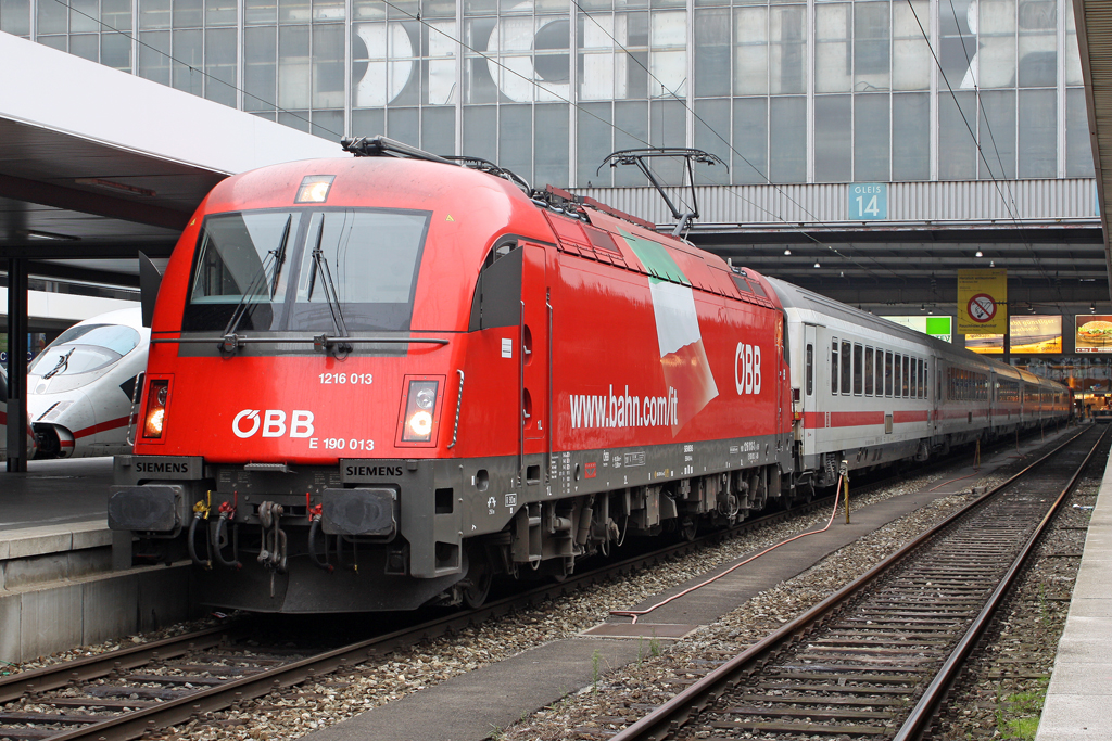Die 1216 013 in M�nchen Hbf am 01,08,11