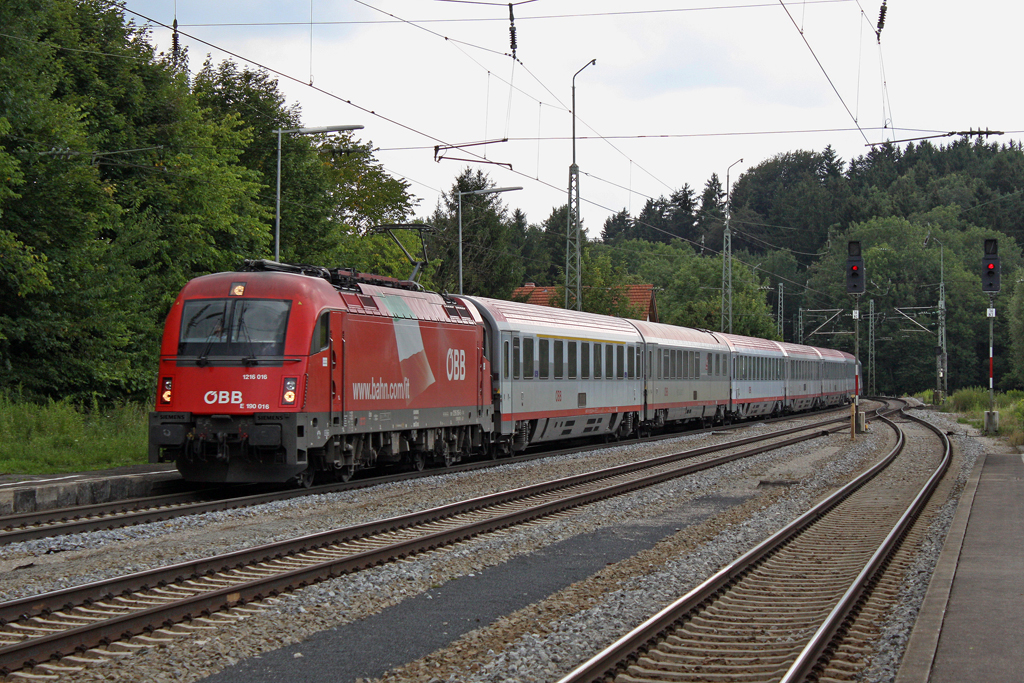Die 1216 016 in A�ling (Oberbay) am 29,07,11