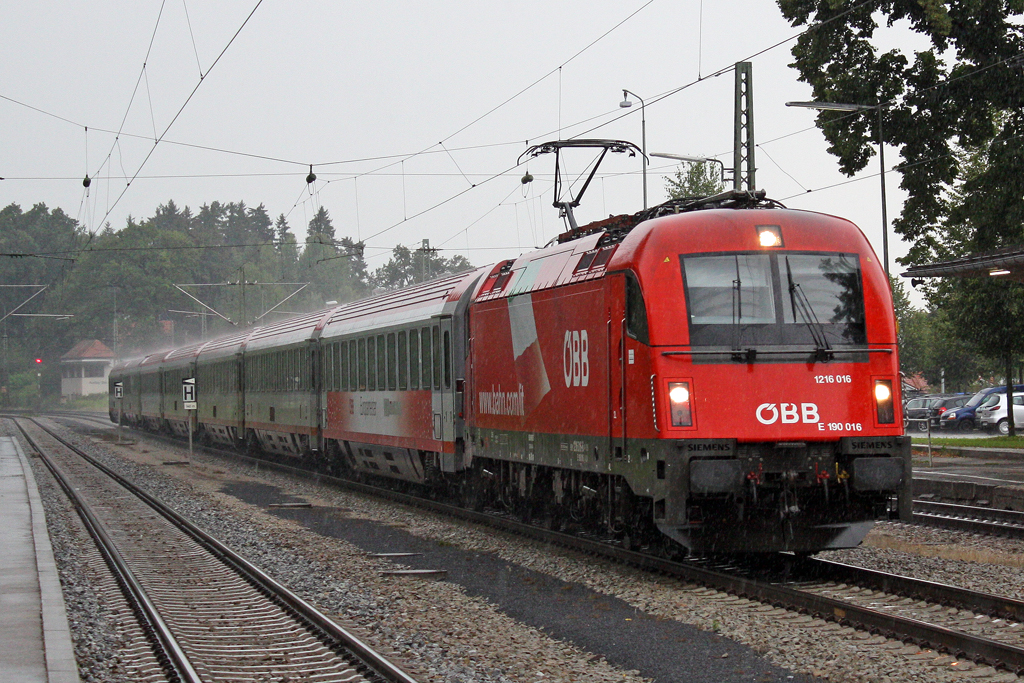 Die 1216 016 in A�ling (Oberbay) am 29,07,11