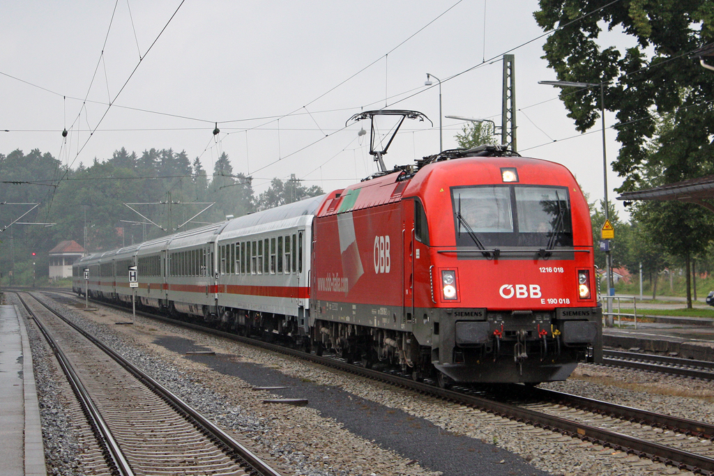 Die 1216 018 in A�ling (Oberbay) am 30,07,11 