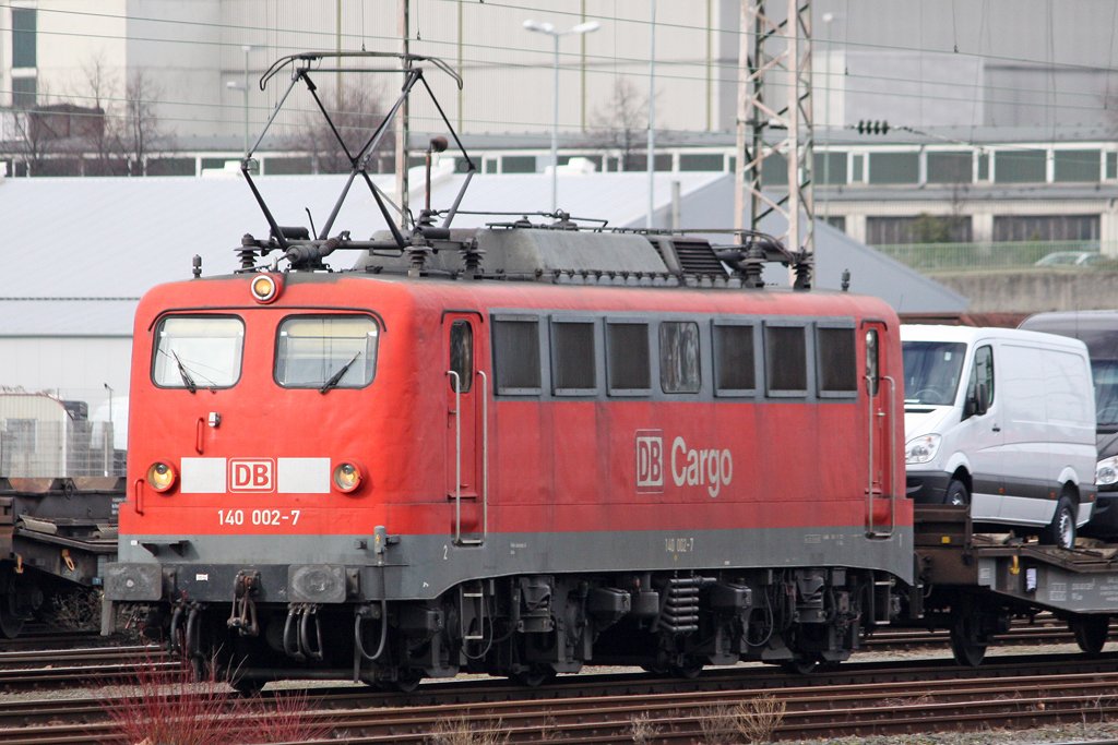 Die 140 002-7 bei der abfahrt in D�sseldorf Derendorf am 22,02,10
