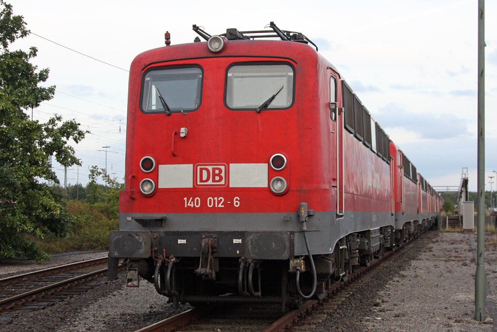 Die 140 012-6 mit ca 25 weiteren 140er Z gestellt in Maschen am 06,09,09