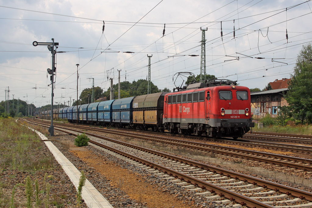 Die 140 261-9 in Calau (Niederl) am 17,08,11