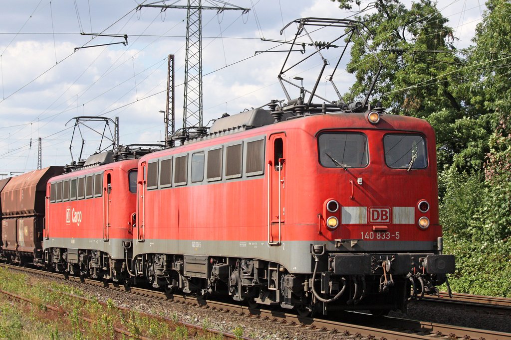 Die 140 833-5 und 140 ... mit einen Kohlezug in Ratingen Lintorf am 15,07,09