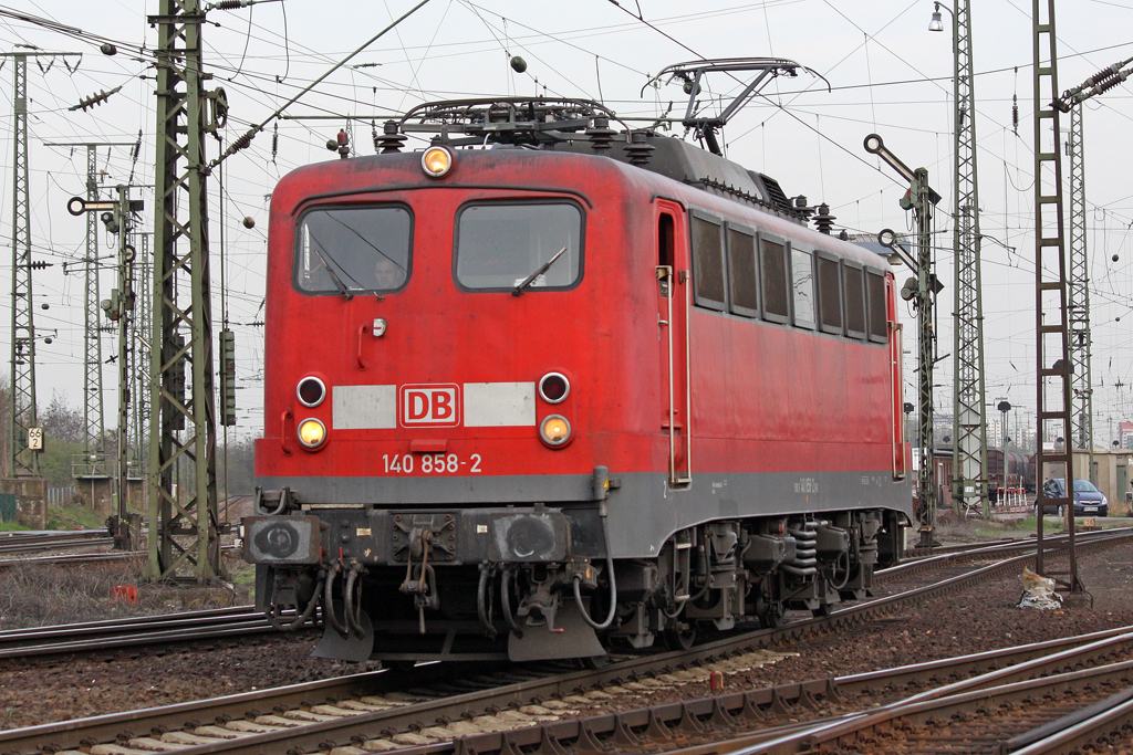 Die 140 858-2 in Gremberg am 07,04,10