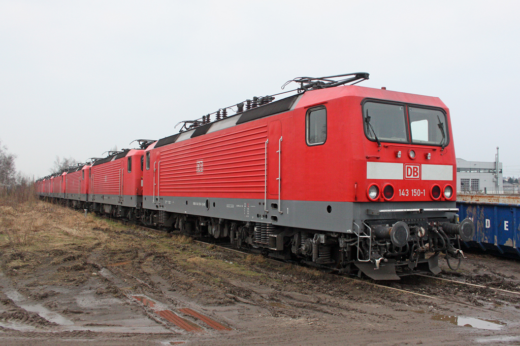 Die 143 150-1 und weitere N�rnberger 143er stehen vor den Toren vom Bender in Opladen am 03,03,12