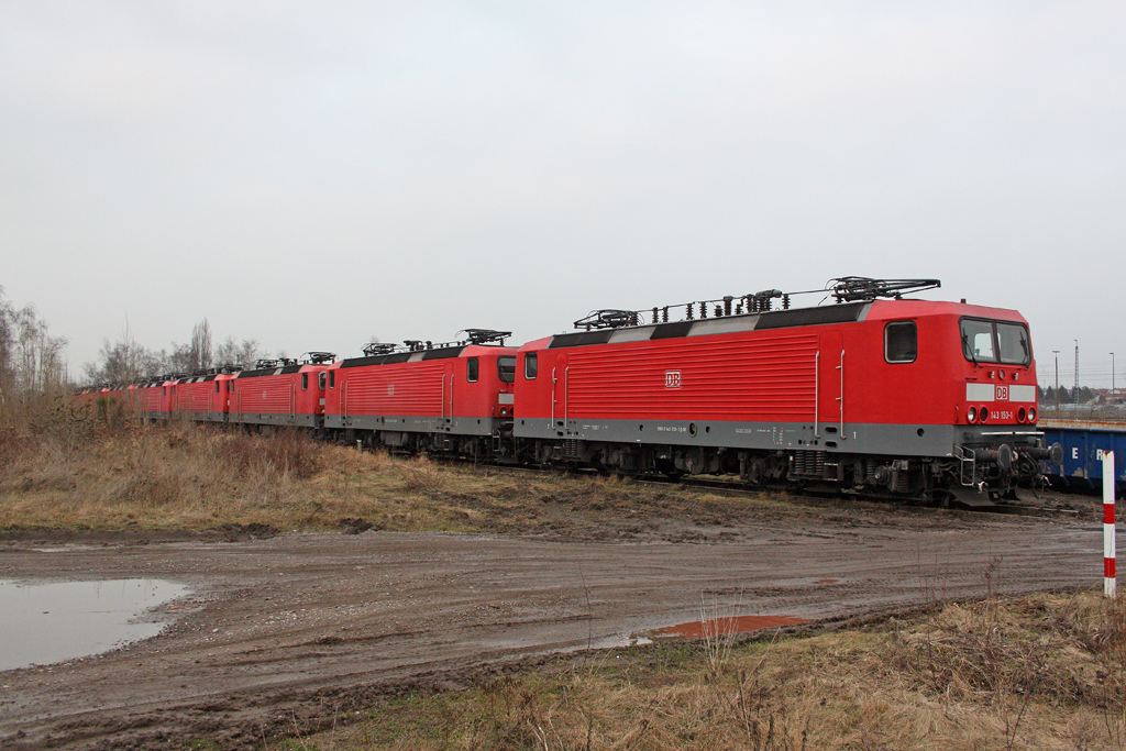 Die 143 150-1 und weitere N�rnberger 143er stehen vor den Toren vom Bender in Opladen am 03,03,12