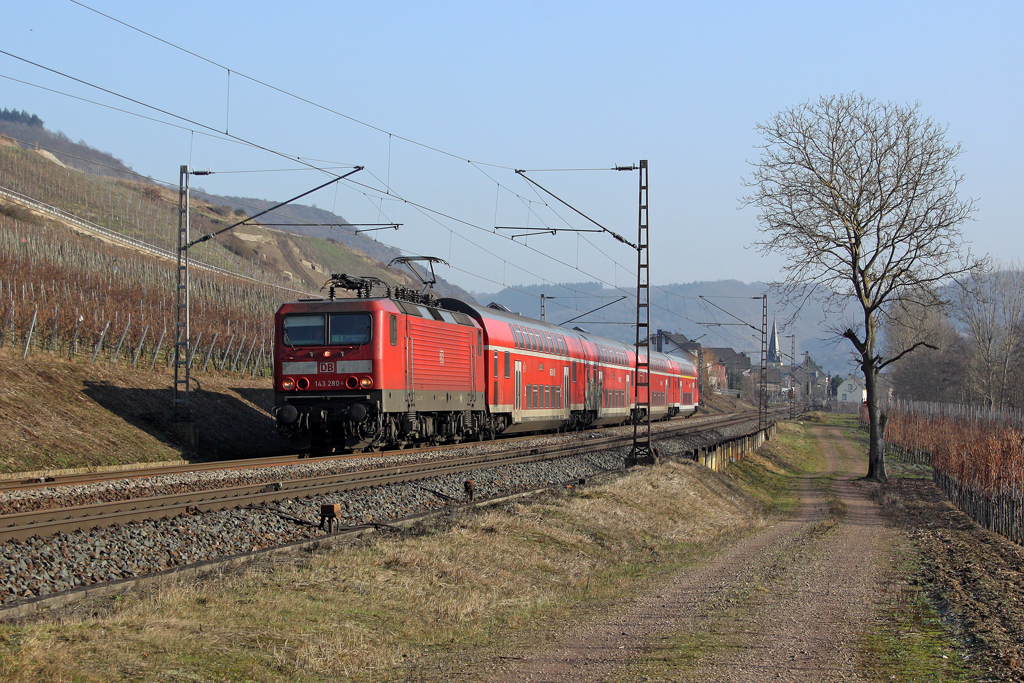 Die 143 280-6 in Pommern (Mosel) am 29,01,11