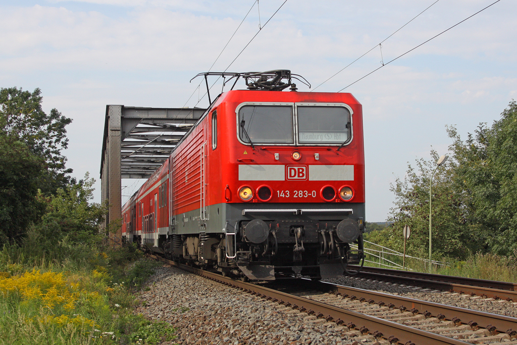 Die 143 283-0 in Schkopau am 18,08,11