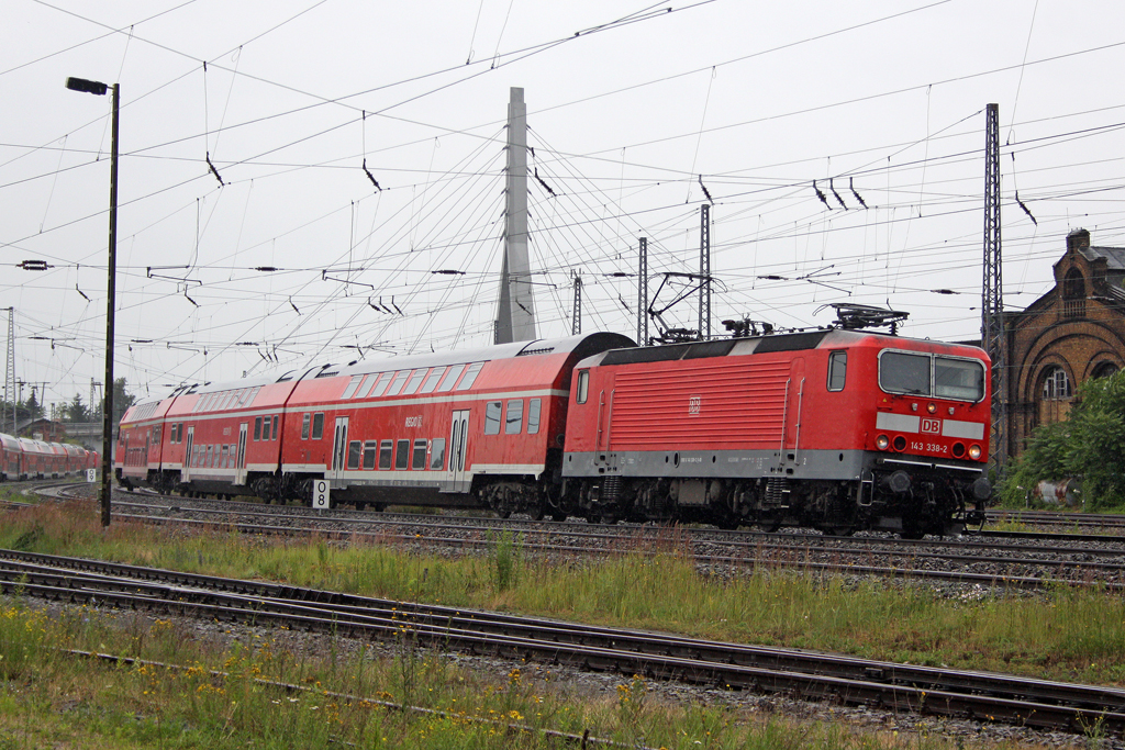 Die 143 338-2 in Halle (Saale) am 02,07,11