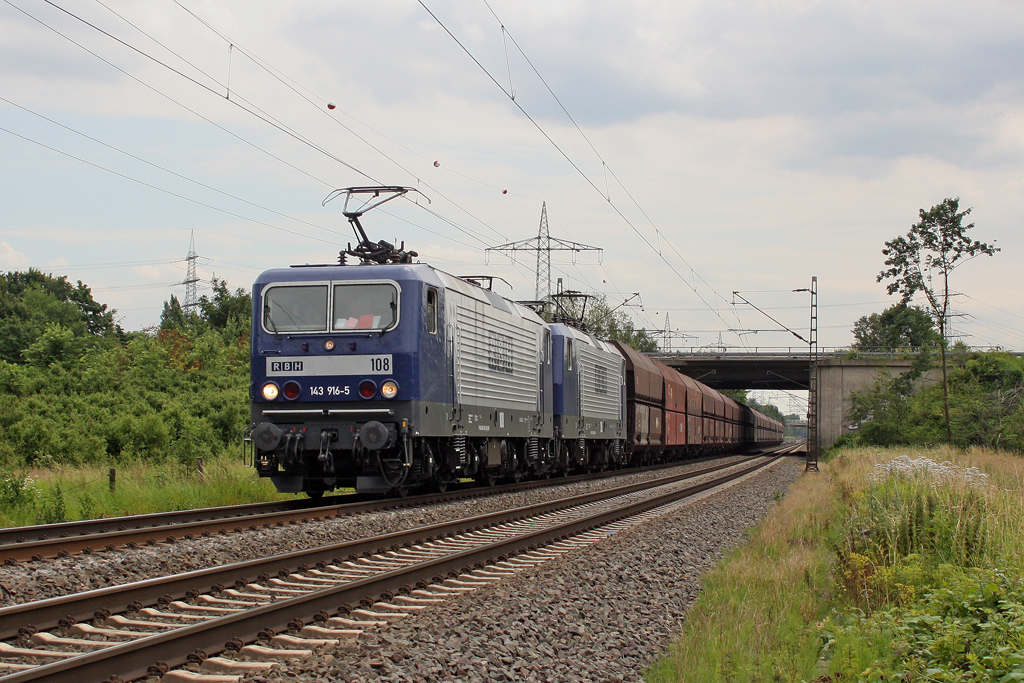Die 143 916-5 und 143 217-8 in Ratingen Tiefenbroich am 03,07,12