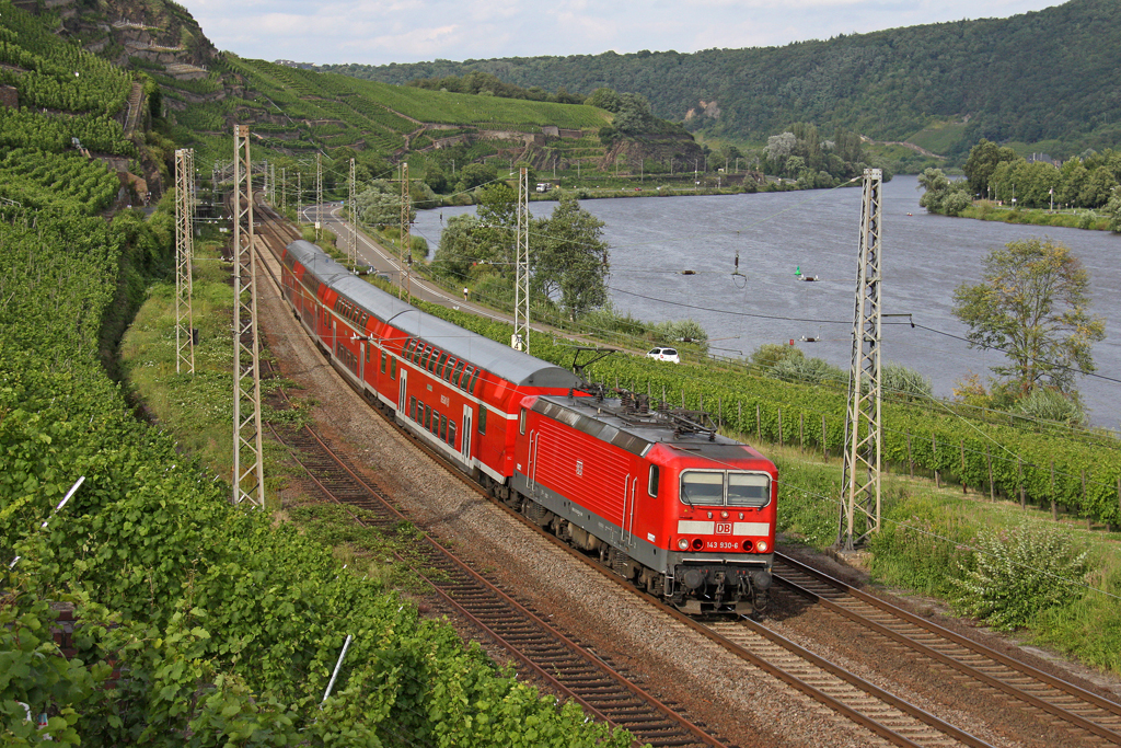 Die 143 930-6 in Winningen ( Mosel ) am 18,07,12