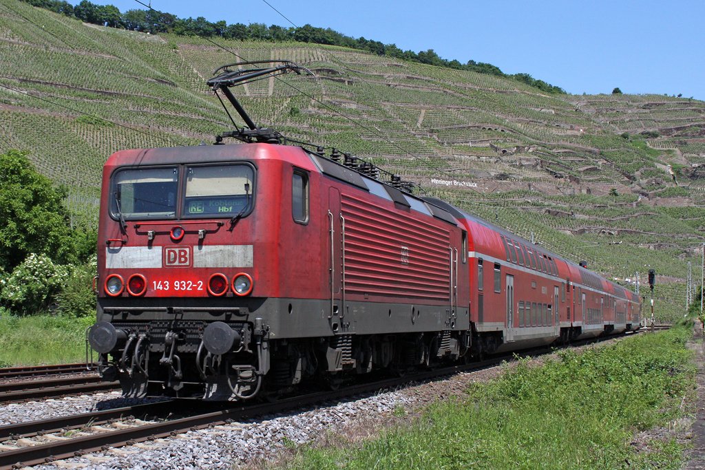 Die 143 932-2 in Winningen (Mosel) am 05,06,10