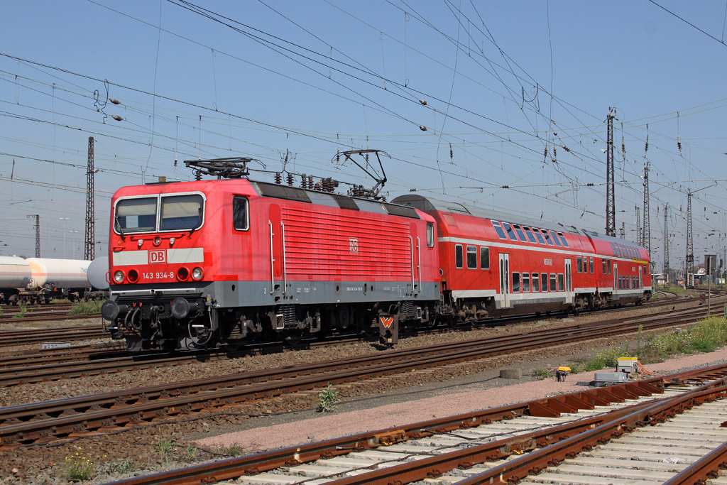 Die 143 934-8 in Gro�korbetha am 18,08,11