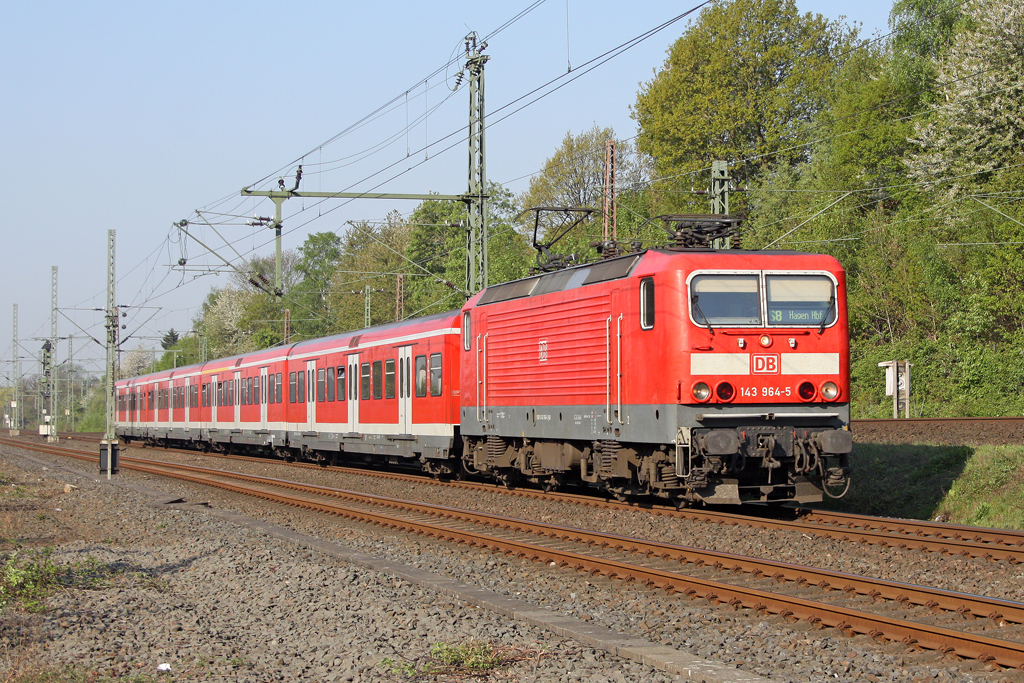 Die 143 964-5 in Wuppertal Vohwinkel am 20,04,11
