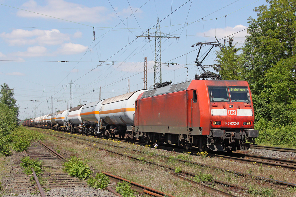 Die 145 032-9 in Ratingen Lintorf am 03,05,11