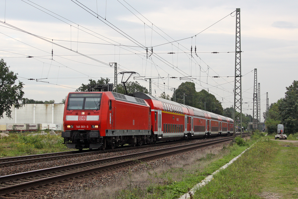 Die 146 001-3 in Empel-Rees am 25,08,11