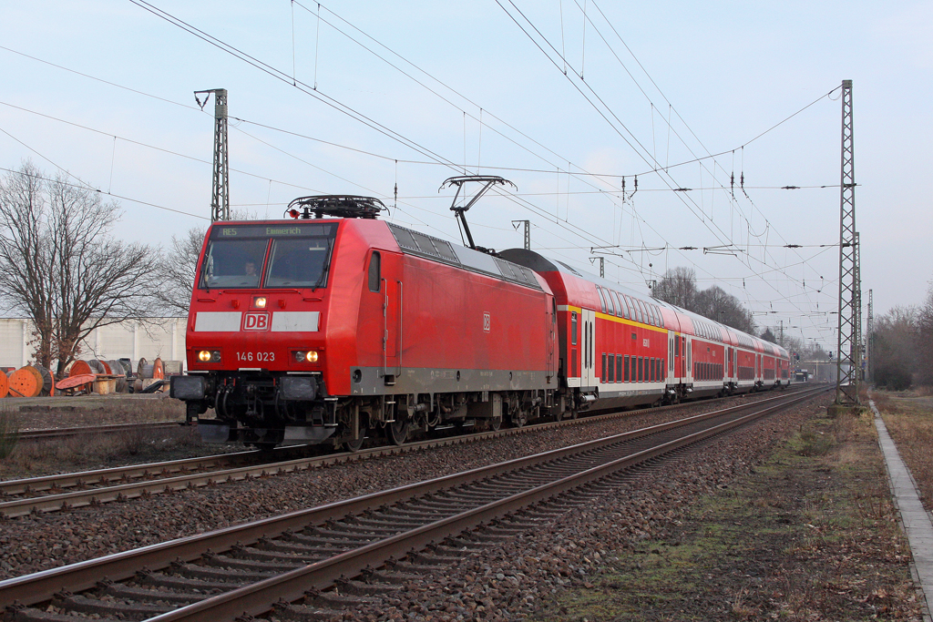 Die 146 023 in Empel-Rees am 02,03,12
