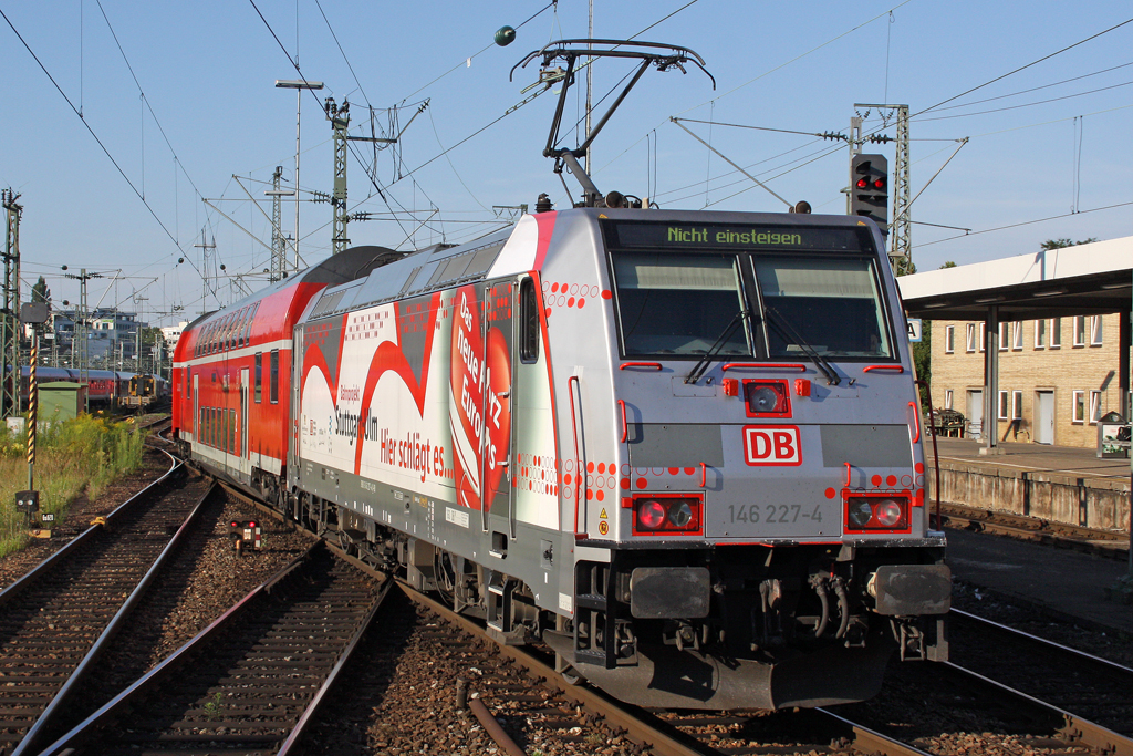 Die 146 227-4 in Stuttgart Hbf am 07,08,10 