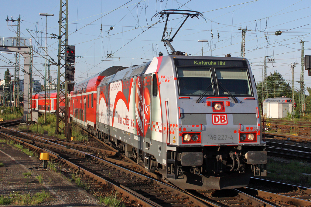 Die 146 227-4 in Stuttgart Hbf am 07,08,10 